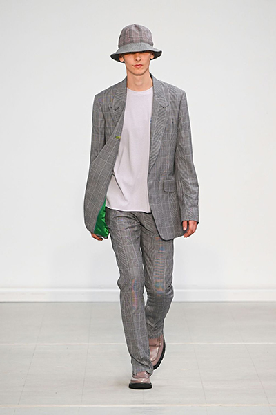 اختبر روعة الثمانينيات مع تشكيلة PAUL SMITH لربيع وصيف 2023